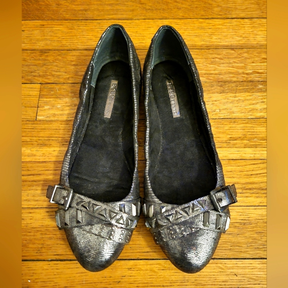 Snake skin pattern metalic silver BCBG pointed flats w/studs embellishments